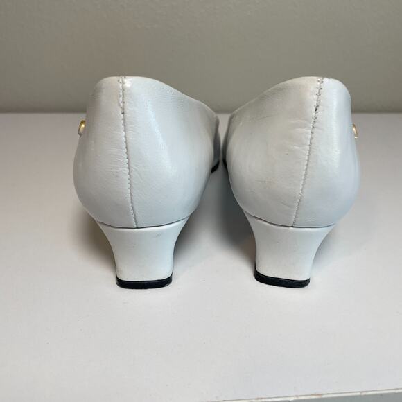 Etienne Aigner Womens Size 7.5 N White Ivory Leather Slip Classic Shoe Low Heels - Picture 5 of 8